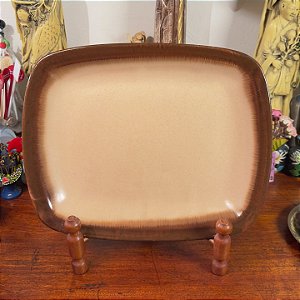 Travessa grande em Grés Oxford, cor caramelo.