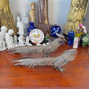 Par de esculturas de faisões em metal