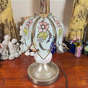 Abajur de Toque em Porcelana com Cúpula Floral.