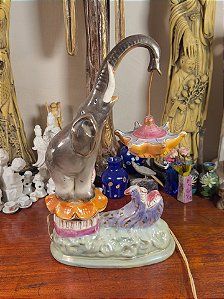 Luminária de mesa Elefante em porcelana anos 60.