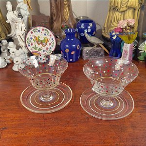 Par de antigas taças de sobremesa.