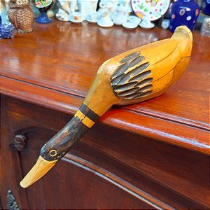 Pato Decorativo em Madeira Talhada