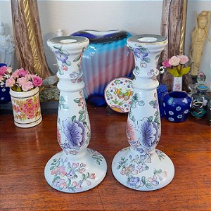 Par de Castiçais em Porcelana Bilwan.