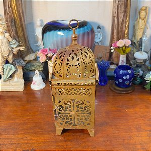 Lanterna Porta-Velas Em Metal Dourado.