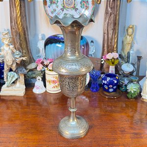 Antigo Vaso Indiano em Metal Gravado à Mão