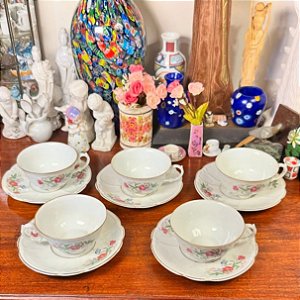 Conjunto com 5 xícaras de chá em porcelana Real.