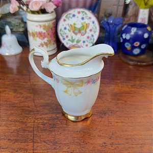 Cremeira em Porcelana Real.