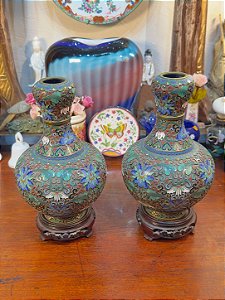Par de Vasos Cloisonné Chinês.