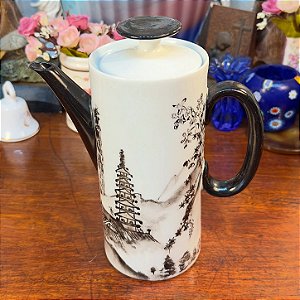 ANTIGO BULE EM PORCELANA ORIENTAL