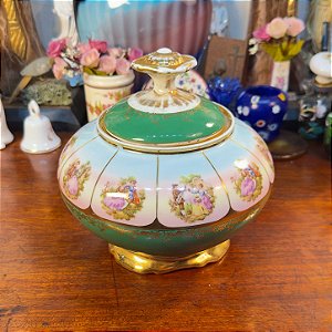 BOMBONIER EM PORCELANA D.P. COM CENAS GALANTES
