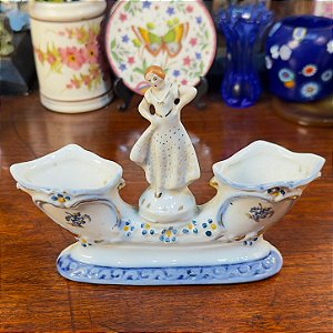 Castiçal em Porcelana Bailarina.