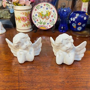 Par de anjinhos em porcelana.