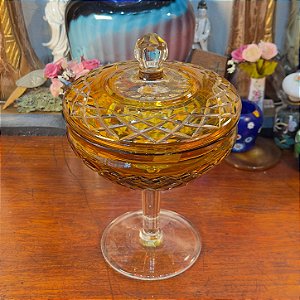 COMPOTEIRA EM CRISTAL LAPIDADO AMBAR ANOS 70.