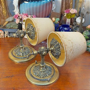 Par de Arandelas em Bronze e latão Estilo Rocaille.