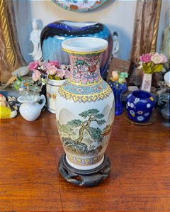 Vaso Chinês em Porcelana Famille Rose Paisagem Fluvial