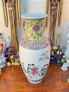 Vaso Chinês Família Rosa em Porcelana Pintada à Mão.
