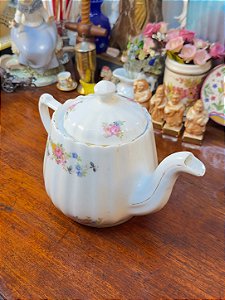 Antigo Bule de Chá em Porcelana canelada Mauá, Bico Restaurado.