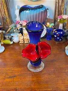 Vaso Solitário em Vidro Artístico Estilo Murano Azul com Flores.