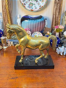 Imponente Escultura de Cavalo em Bronze.