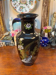 Vaso Antigo em Porcelana Oriental com Pavões e Faisão