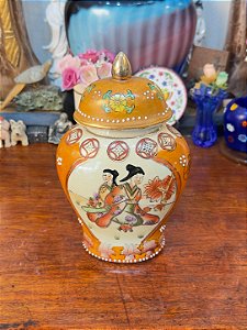 Potiche Antigo em Porcelana Japonesa Satsuma
