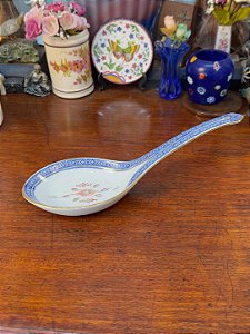 Antigo Colherão em Porcelana Chinesa. Rice Grain Porcelain.