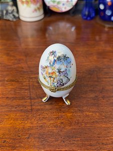Antigo Porta-Jóias Estilo Ovo de Fabergé em Porcelana Oriental