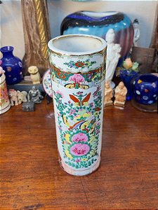 Vaso Cilíndrico Antigo em Porcelana Chinesa Família Rosa.