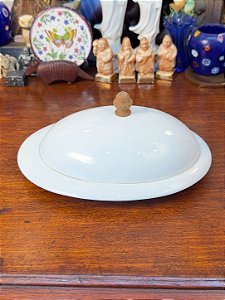 Manteigueira Oval em Porcelana Branca com Pega em Madeira.