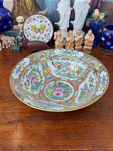 Centro de Mesa Antigo em Porcelana Chinesa Famille Rose.