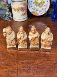 Conjunto de 4 Miniaturas em Cerâmica Oriental – Deuses Japoneses da Sorte
