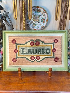 Quadro Antigo em Tapeçaria Bordada “LAVABO”.