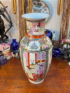 Vaso em Porcelana Chinesa Família Rosa – Famille Rose / Canton.