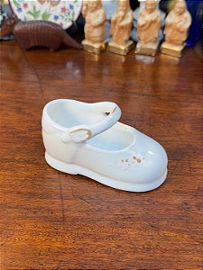 Antigo Sapatinho em Porcelana Mary Jane.