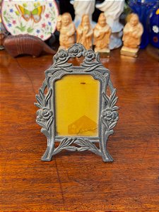 Pequeno Porta-Retrato de Mesa em Metal.