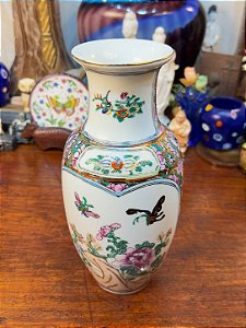 Vaso de Porcelana Chinesa Família Rosa – Borboletas.