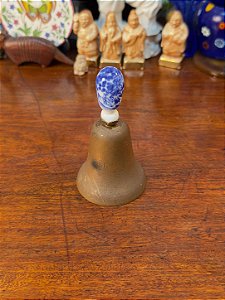 Antigo Sino em Bronze com Puxador em porcelana.