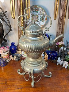 Antigo Samovar em metal prateado.