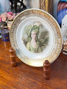 Antigo Prato Decorativo em Porcelana Real.