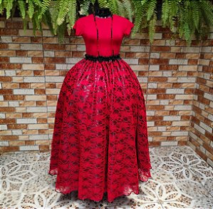 Saia de renda vermelha com forro preto