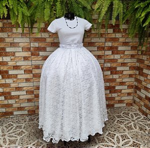 Saia de renda branca com forro branco