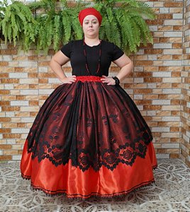 Saia de renda preta com forro vermelho