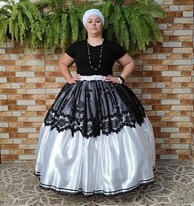 Saia de renda preta com forro branco