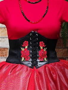 Cinto preto bordado rosas