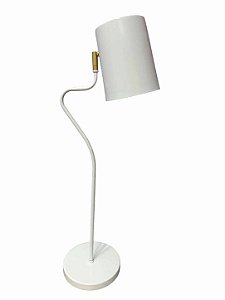 Luminária de Mesa Marlow Com Haste Curvada e Cúpula Articulada