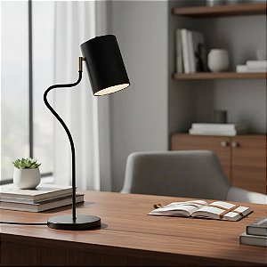 Luminária de Mesa Marlow Com Haste Curvada e Cúpula Articulada