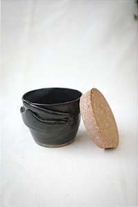 POTE PRETO COM TAMPA DE CORTIZA