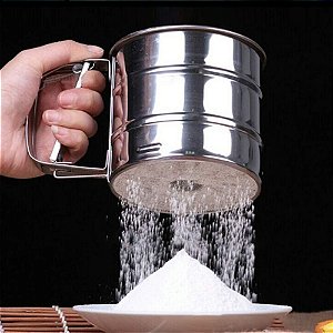 Tapioqueira Polvilhador Peneira Caneca com Gatilho Manual Aço Inox Açucar Farinha Tapioca Cozinha Multiuso