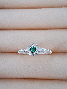 Anel flor pedra verde prata 925
