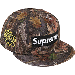 SUPREME x NEW ERA - Boné Championship Box Logo 59Fifty SS25 "Truetimber Kanati Camo" -NOVO-